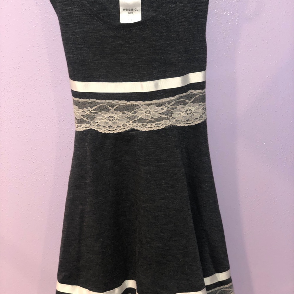 Girl’s sleeveless dress